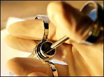 Call to ban some latex gloves